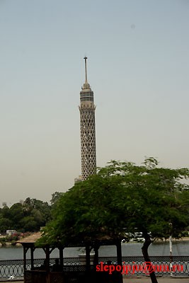 Смотровая башня, на которую водят туристов для обозрения окружающей действительности.